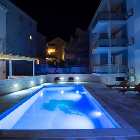 Apartments Sara 3 볼 외부 사진