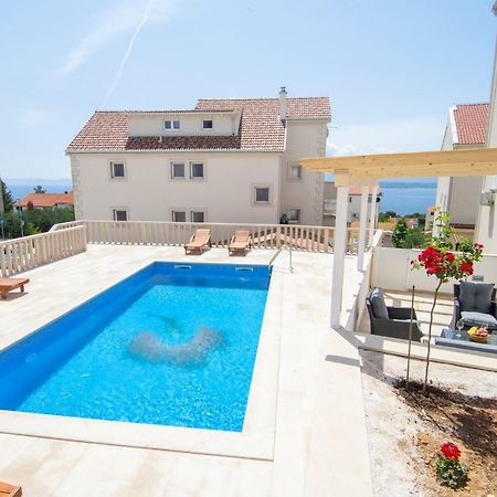 Apartments Sara 3 볼 외부 사진
