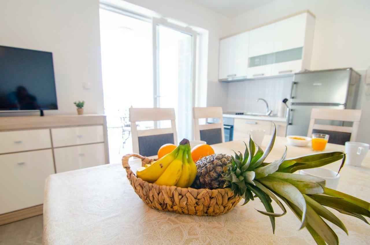 Apartments Sara 3 볼 외부 사진