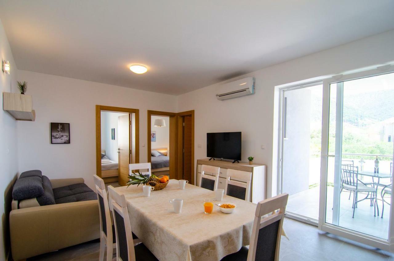 Apartments Sara 3 볼 외부 사진