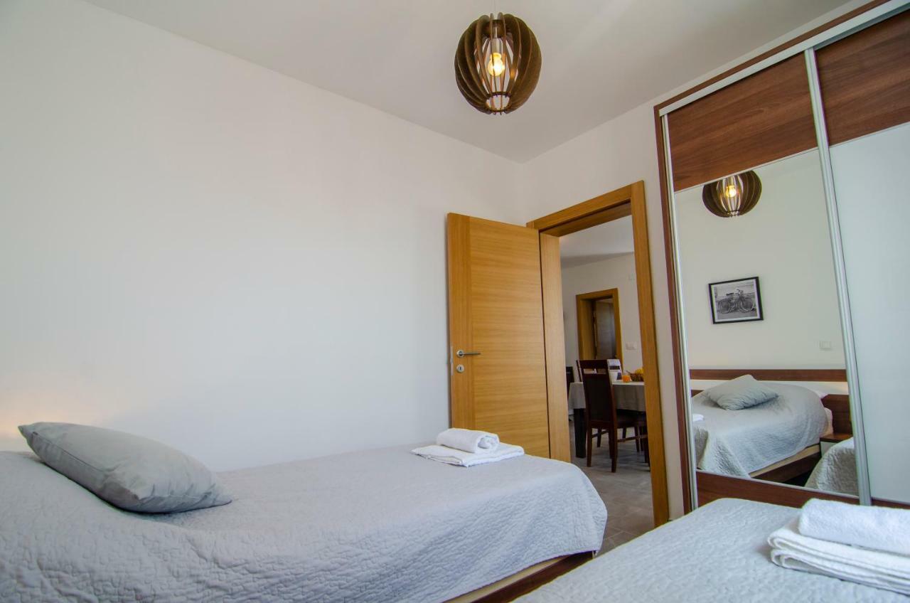 Apartments Sara 3 볼 외부 사진