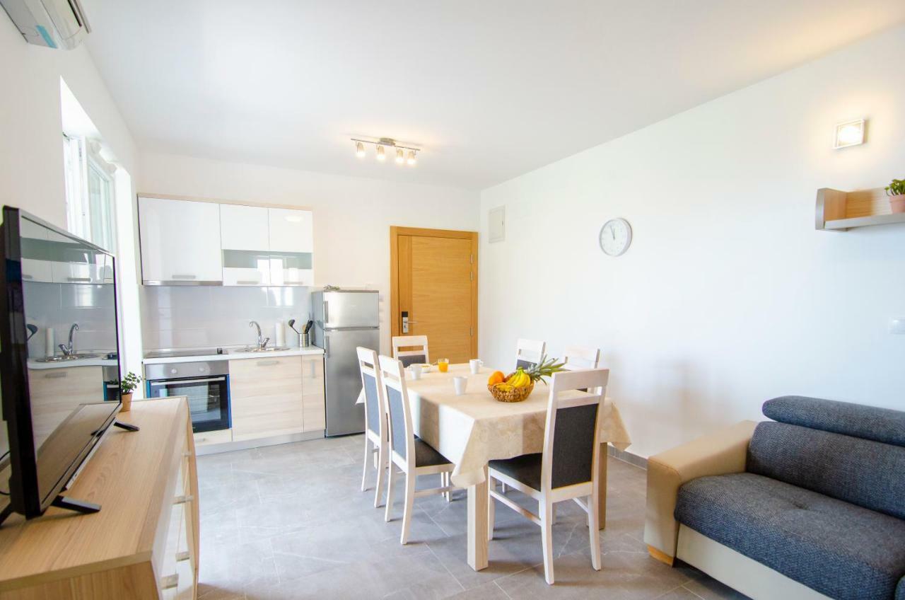 Apartments Sara 3 볼 외부 사진