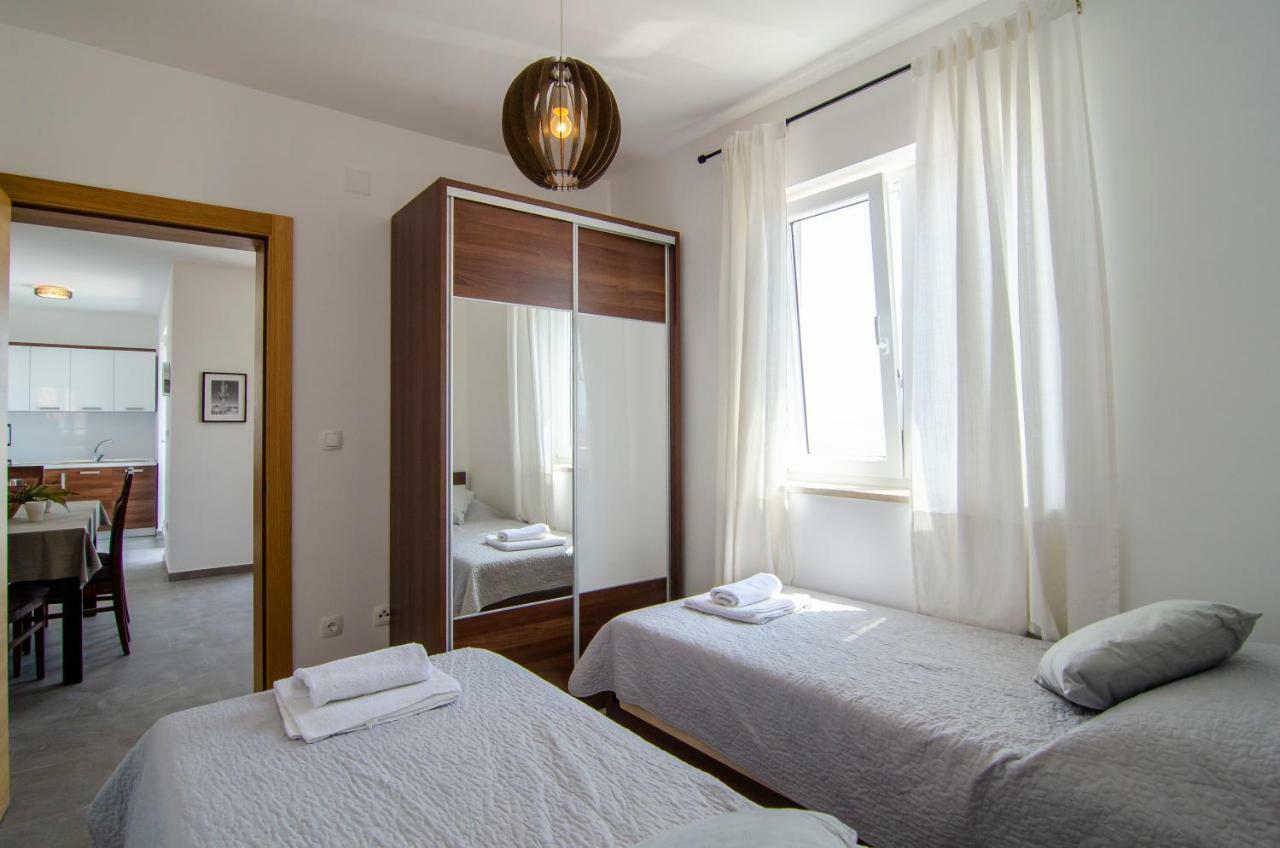 Apartments Sara 3 볼 외부 사진