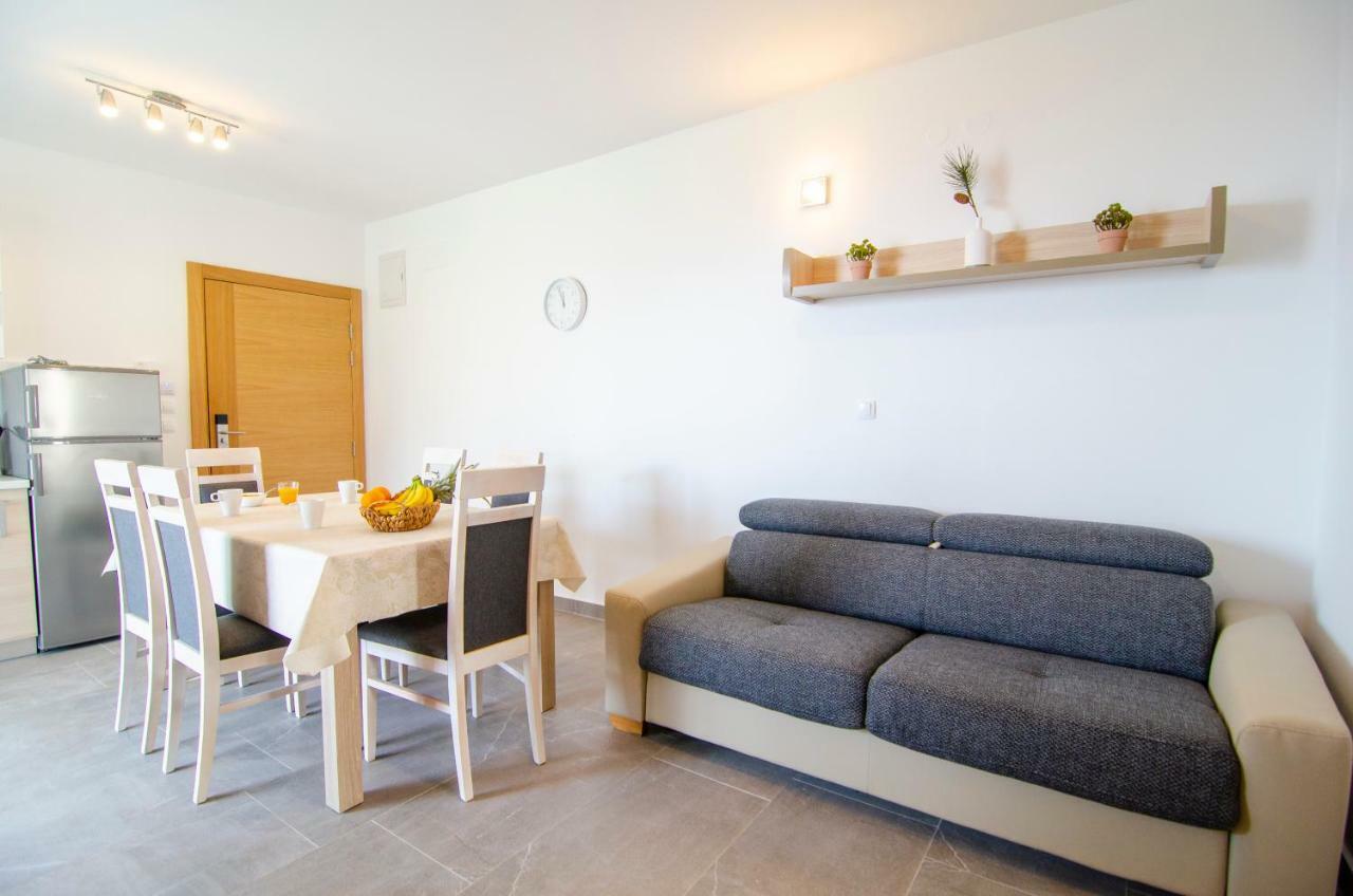 Apartments Sara 3 볼 외부 사진