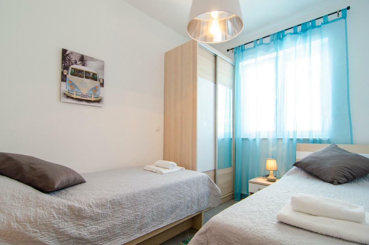 Apartments Sara 3 볼 외부 사진