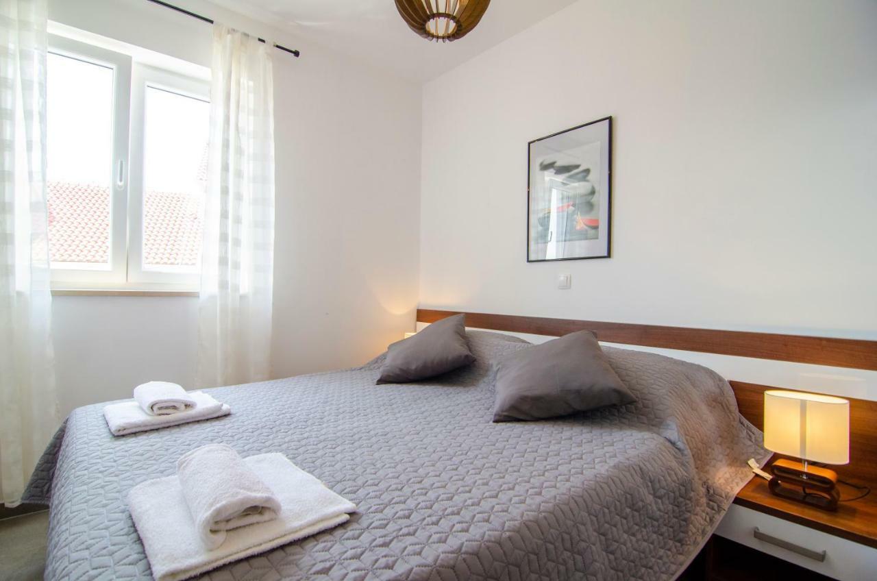 Apartments Sara 3 볼 외부 사진