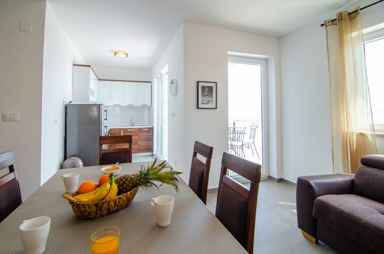 Apartments Sara 3 볼 외부 사진