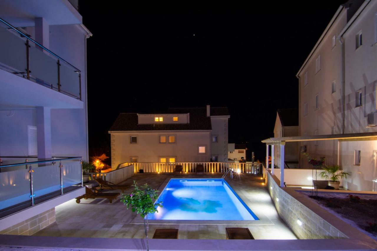Apartments Sara 3 볼 외부 사진