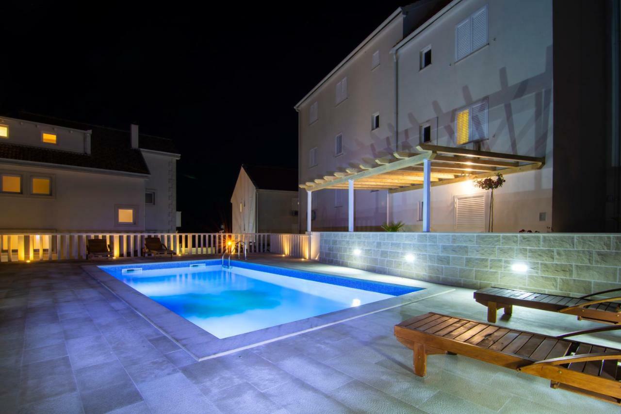 Apartments Sara 3 볼 외부 사진