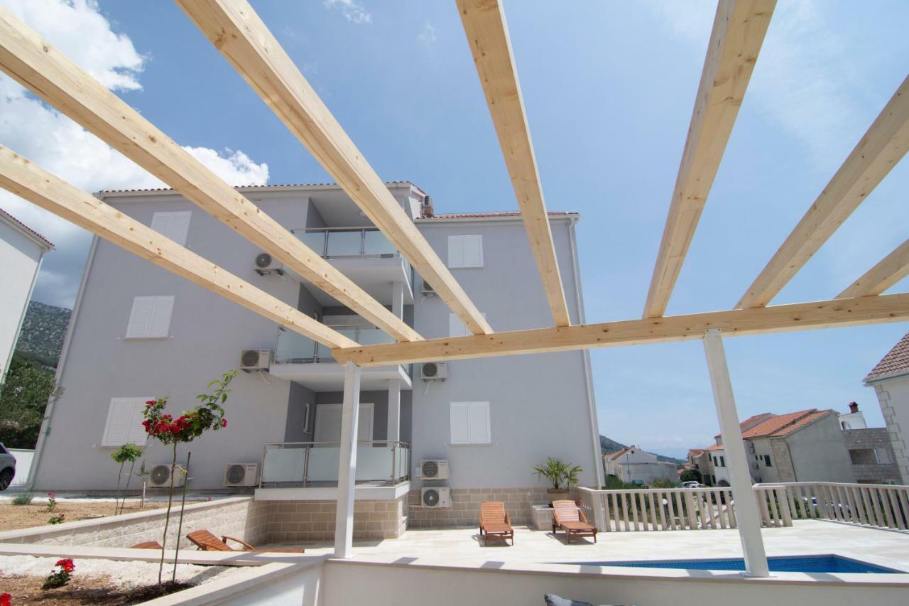 Apartments Sara 3 볼 외부 사진