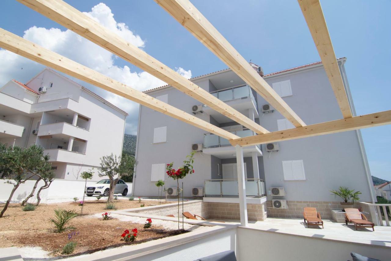 Apartments Sara 3 볼 외부 사진