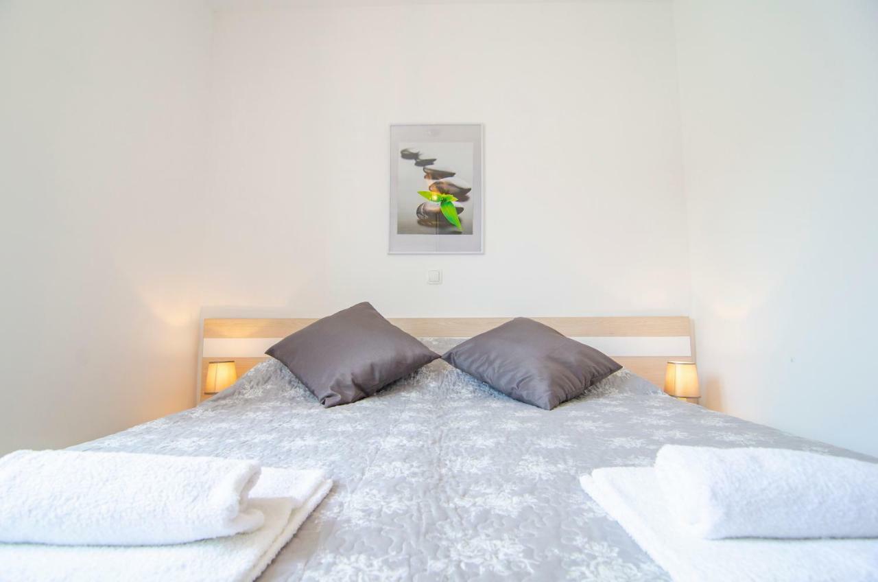 Apartments Sara 3 볼 외부 사진