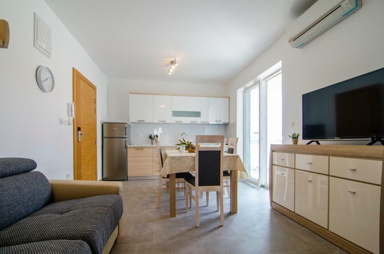 Apartments Sara 3 볼 외부 사진