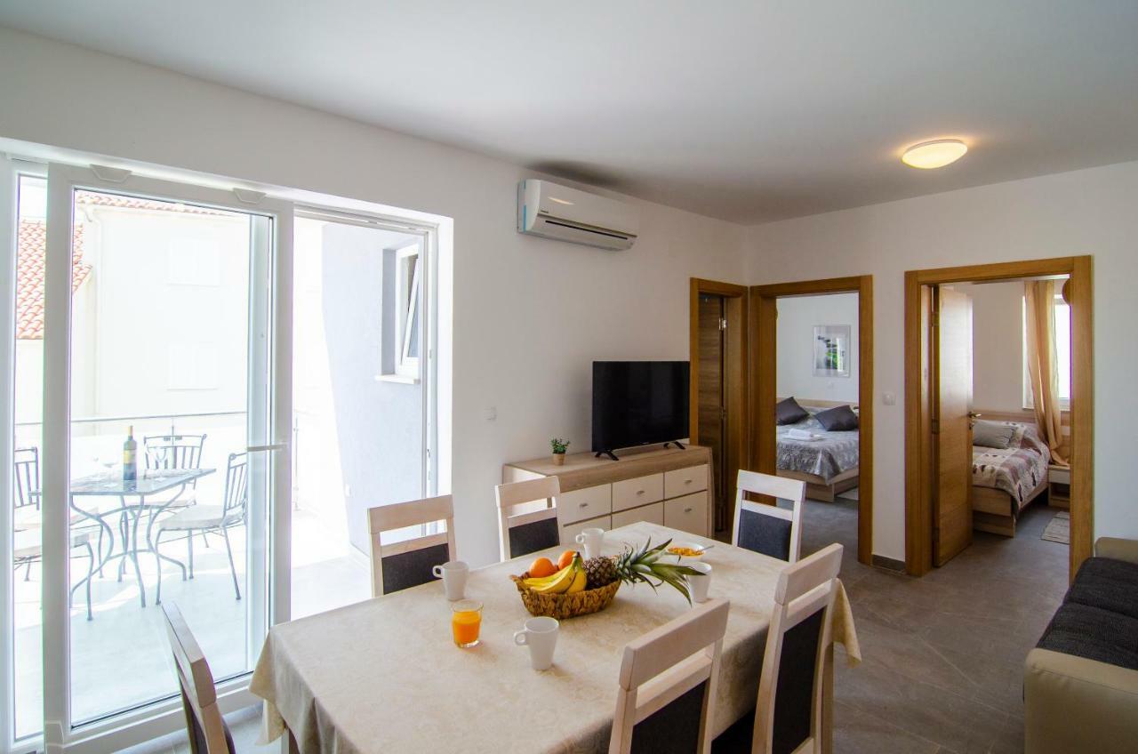 Apartments Sara 3 볼 외부 사진