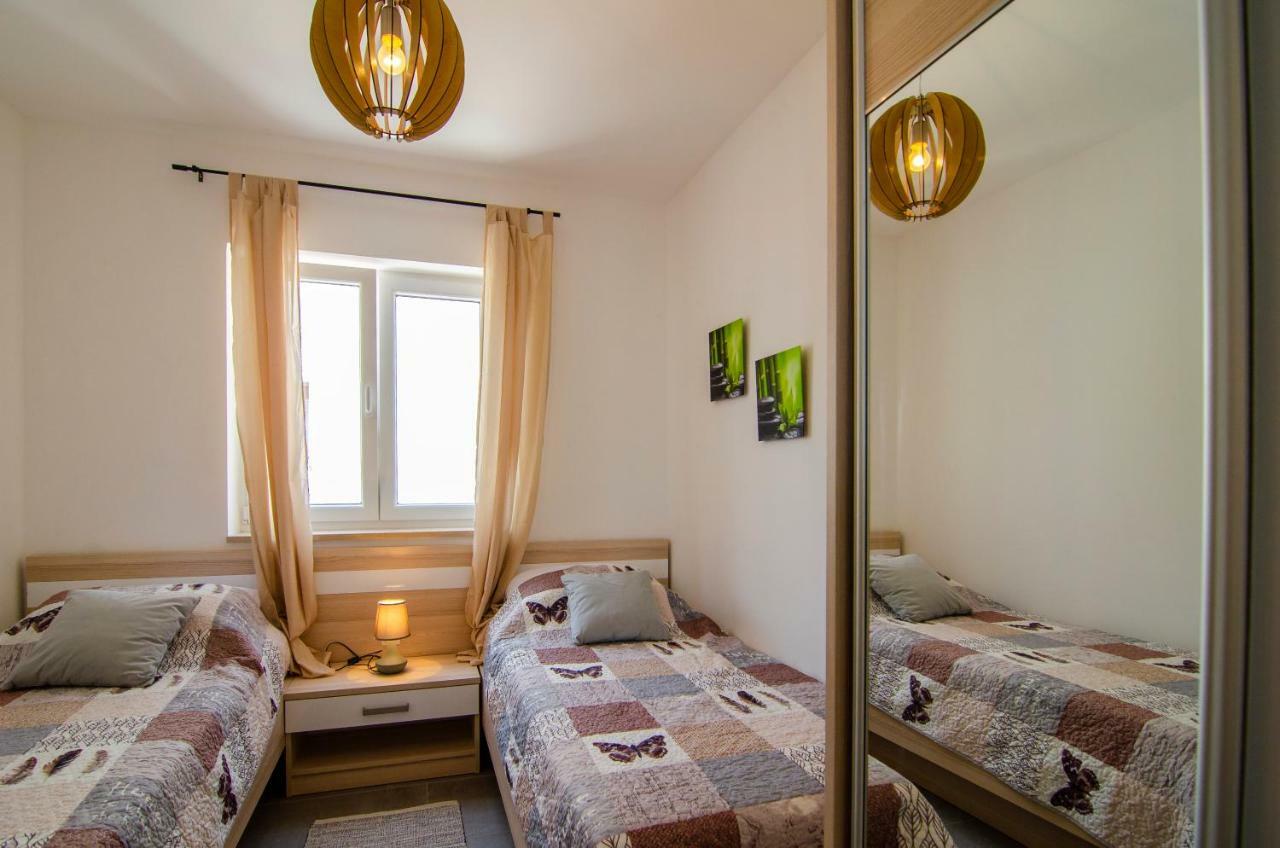 Apartments Sara 3 볼 외부 사진
