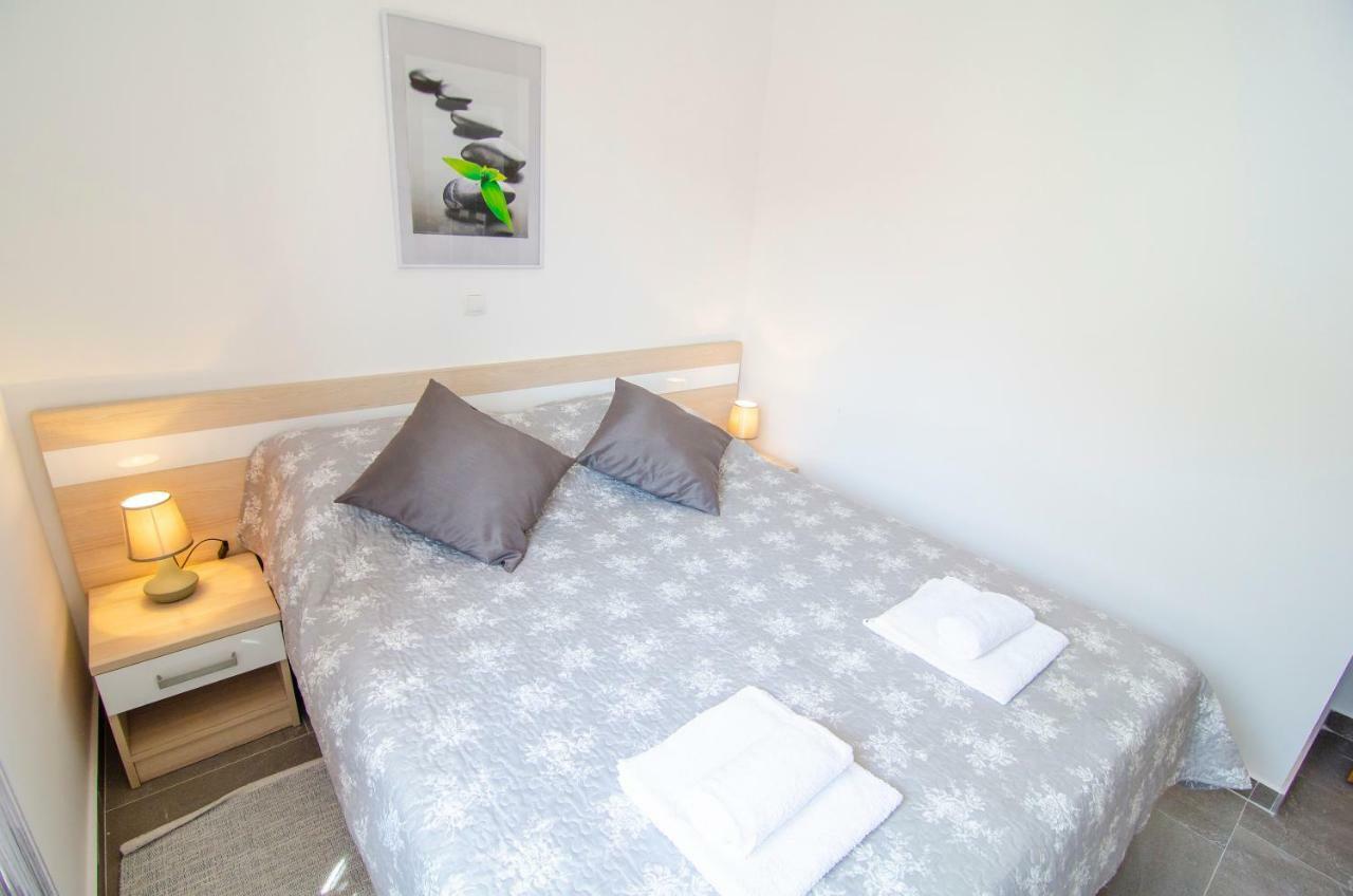 Apartments Sara 3 볼 외부 사진