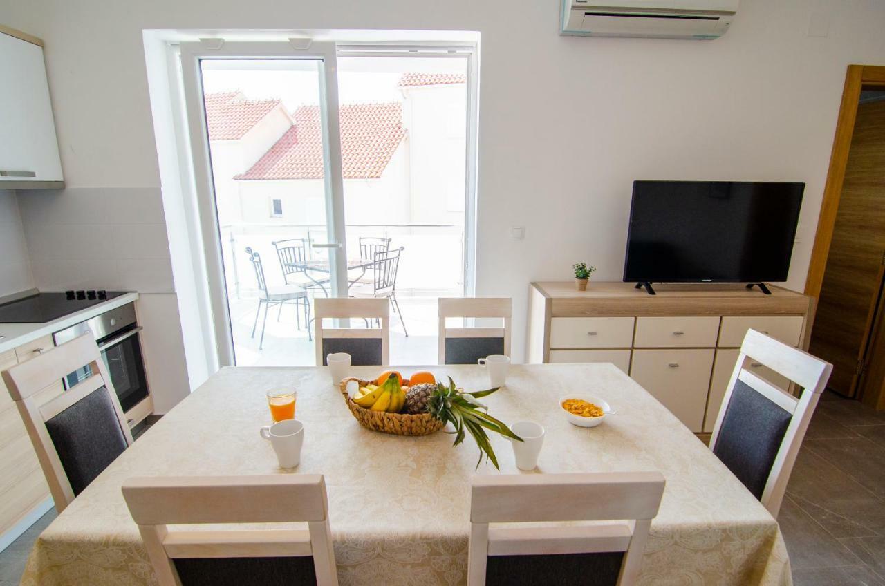 Apartments Sara 3 볼 외부 사진