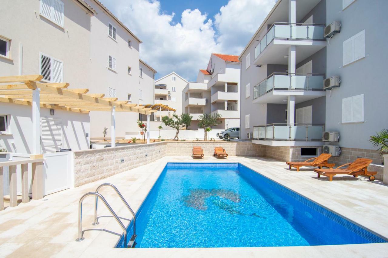 Apartments Sara 3 볼 외부 사진