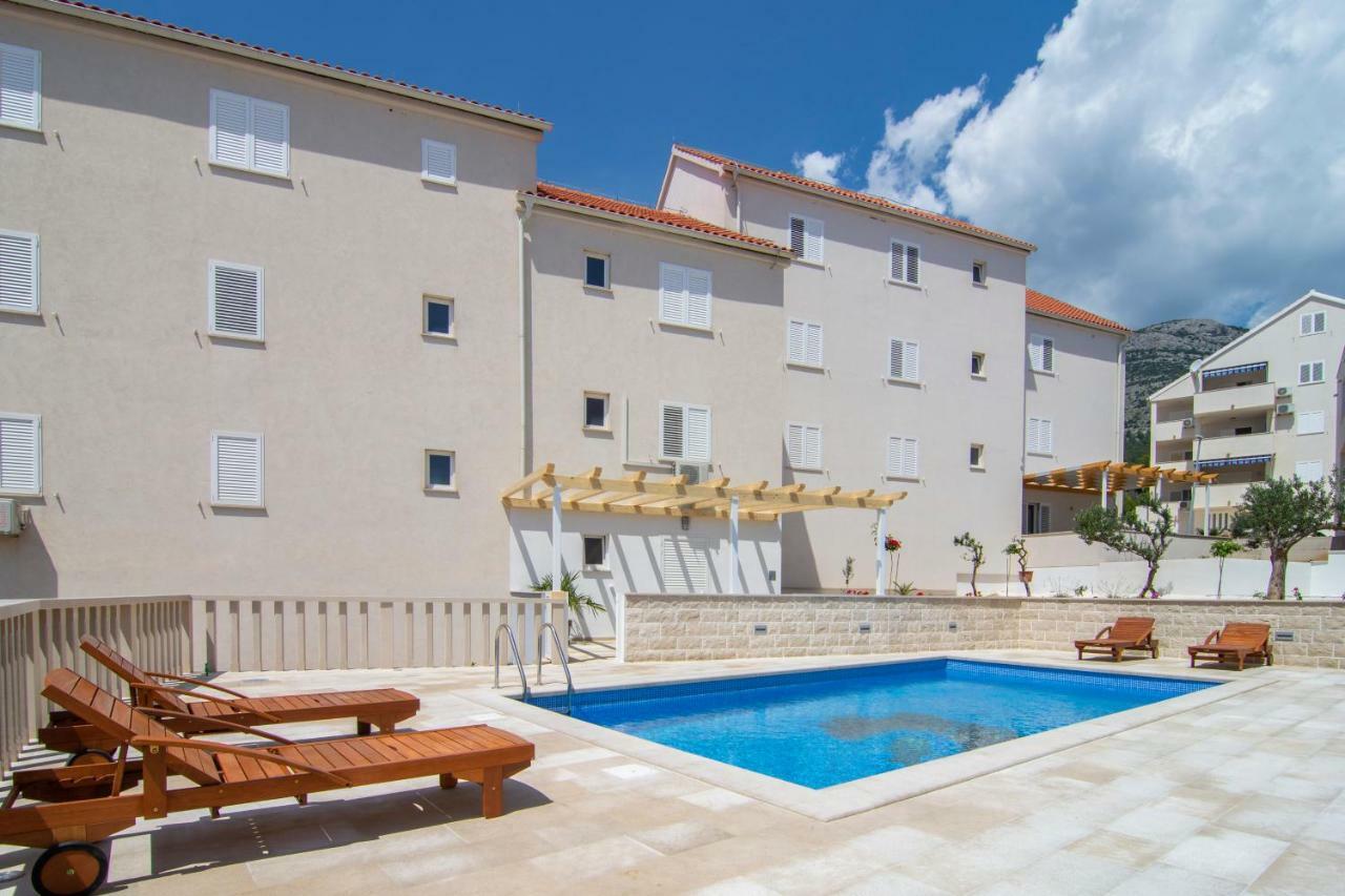Apartments Sara 3 볼 외부 사진