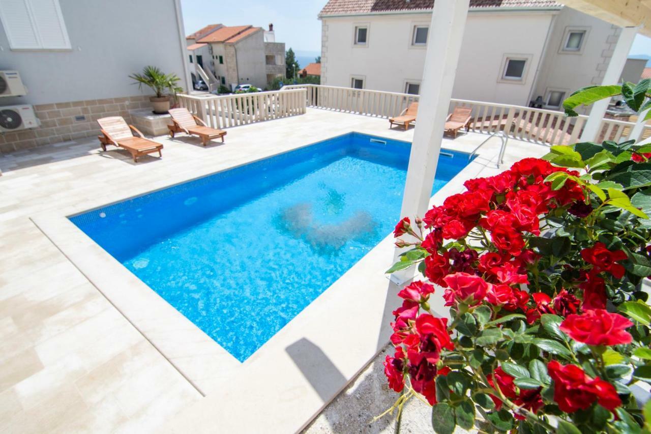 Apartments Sara 3 볼 외부 사진