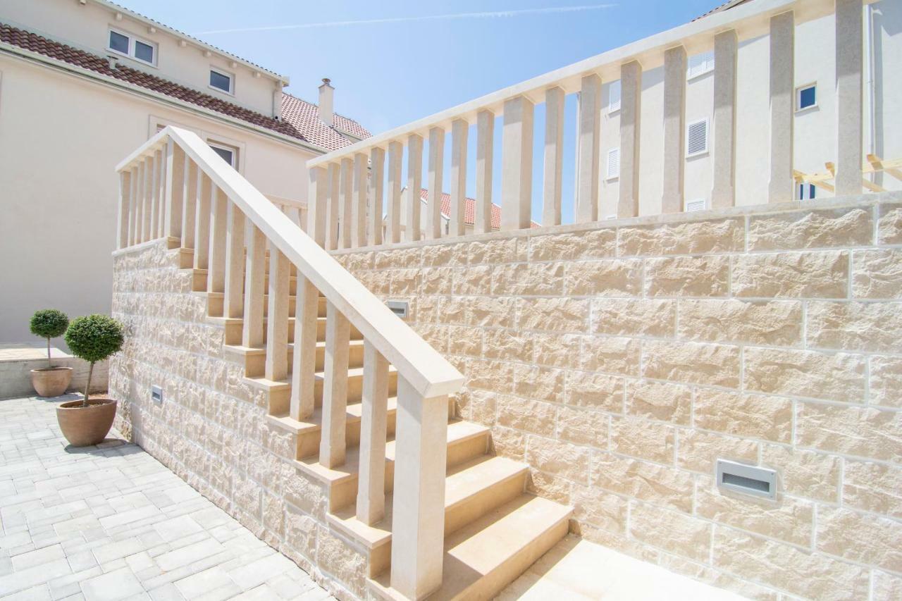 Apartments Sara 3 볼 외부 사진