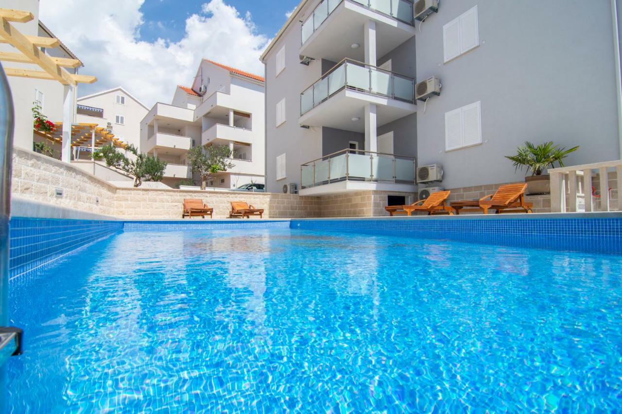 Apartments Sara 3 볼 외부 사진